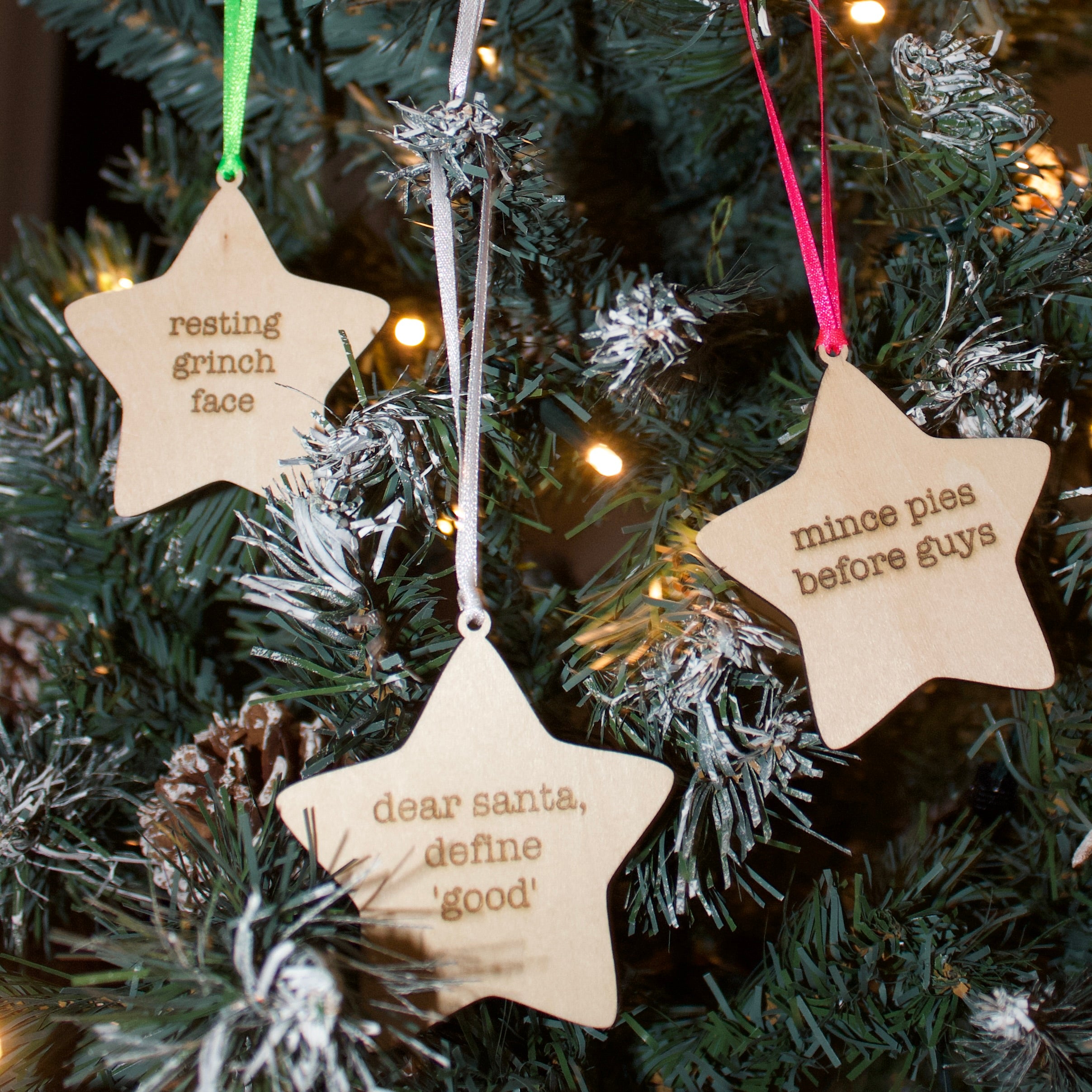 'Resting Grinch Face' Hanging Wooden Christmas Star Decoration