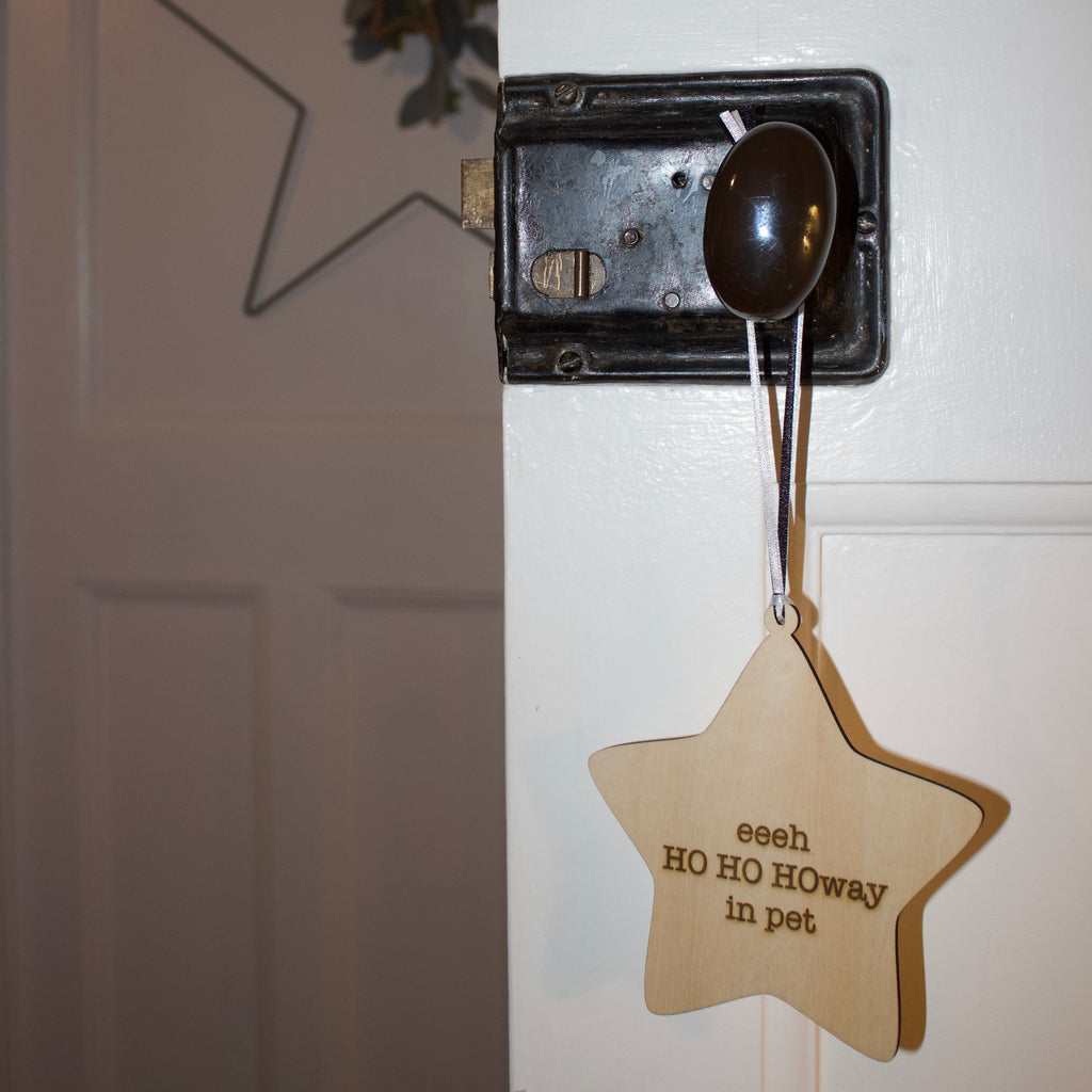 'Eeeh HO HO HOway in pet' Hanging Wooden Geordie Christmas Star Sign