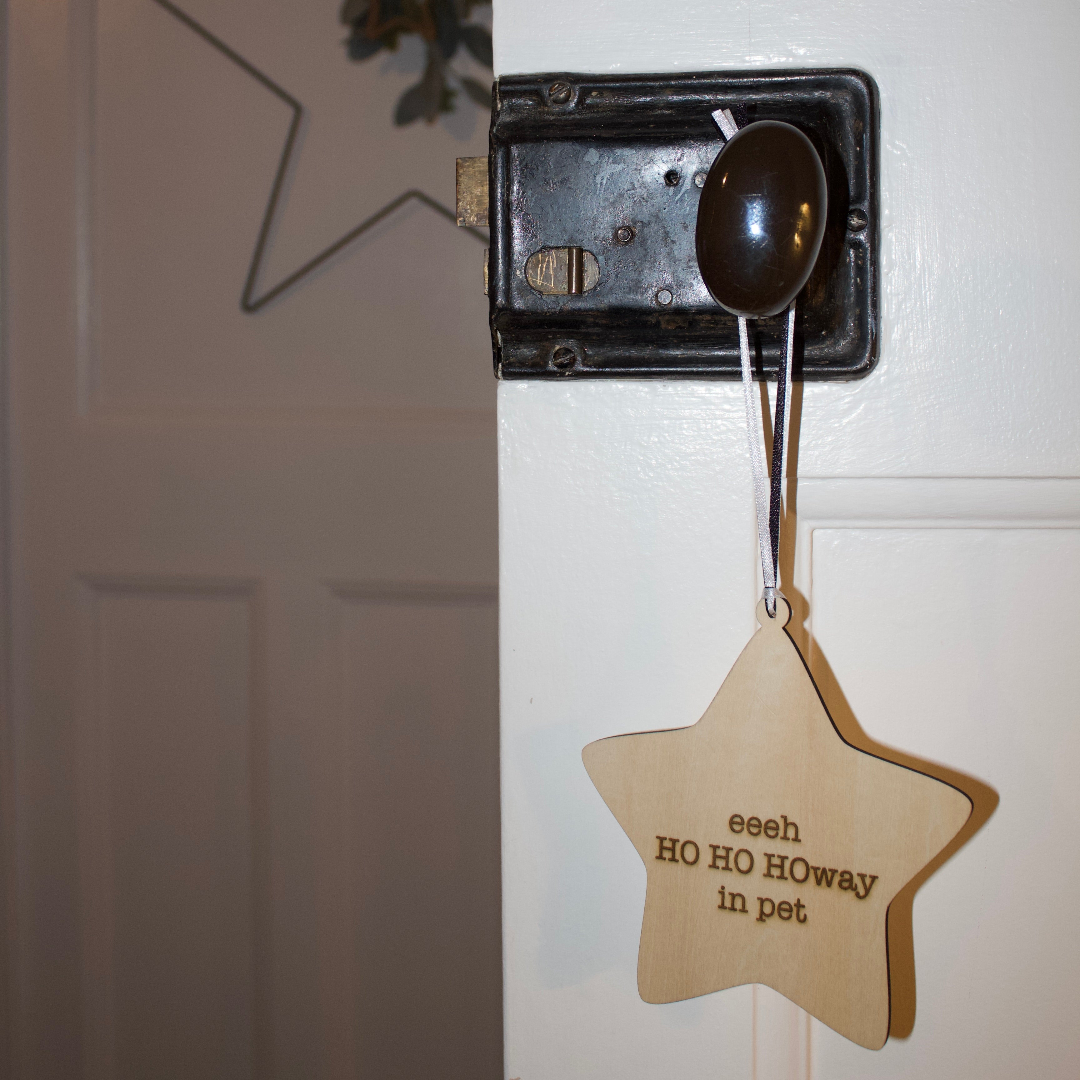 'Eeeh HO HO HOway in pet' Hanging Wooden Geordie Christmas Star Sign